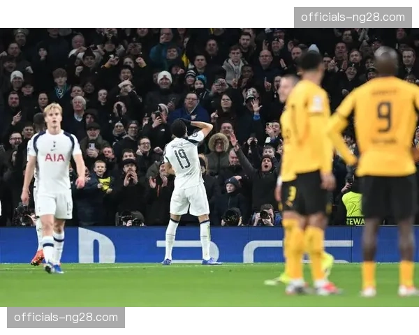 热刺新援格雷获多特蒙德关注 20岁英格兰中场被誉赖斯接班人