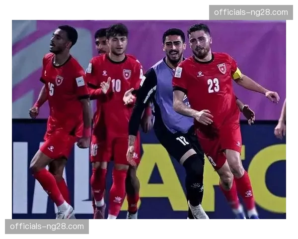 美国后防线高空球防守漏洞 东道主应对传中球能力明显不足